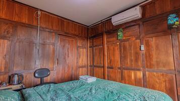 Habitación doble Deluxe, vista al mar, frente al mar | 2 habitaciones, decoración personalizada y muebles diferentes