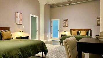 2 habitaciones, escritorio, tabla de planchar con plancha y wifi gratis