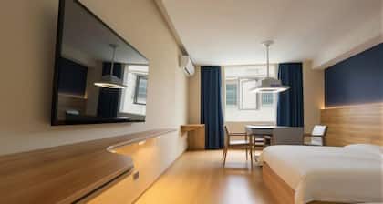Park Hyatt Fashion Hotel (Kaili cross street people's hospital)