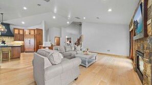Smart TV, fireplace, stereo, offices