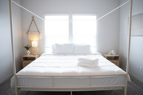 4 bedrooms, iron/ironing board, WiFi, bed sheets