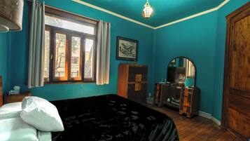 3 chambres, fer et planche à repasser, Wi-Fi, draps fournis