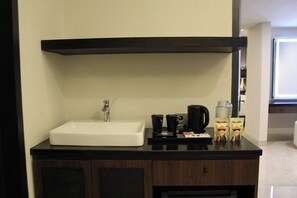 Ropa de cama de alta calidad y minibar 