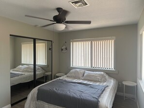 3 Schlafzimmer, Schreibtisch, Bügeleisen/Bügelbrett, kostenloses WLAN