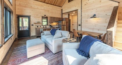 The Pioneer Lakeview Cabin with Private Sauna