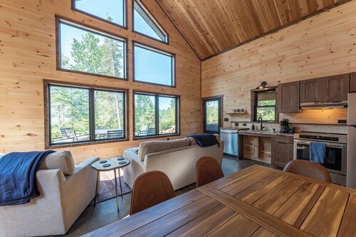 The Pioneer Lakeview Cabin with Private Sauna