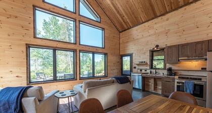 The Pioneer Lakeview Cabin with Private Sauna