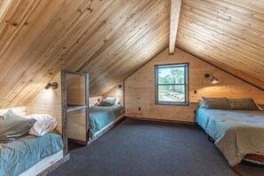 3 bedrooms, WiFi, bed sheets, wheelchair access