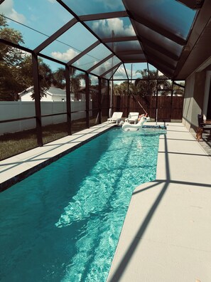 Outdoor pool, a heated pool - 7min drive to the Beach. Stunning Beach Getaway with SaltWater Pool. (Venice)
