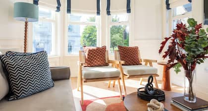 Coastal Location - Sleeps 6 & Pet Friendly