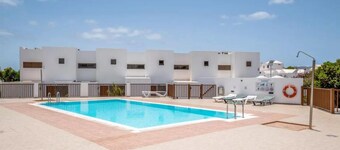 House - Sleeps 4 & Swimming Pool