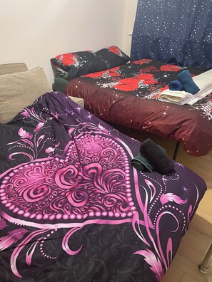 4 bedrooms, iron/ironing board, WiFi, bed sheets