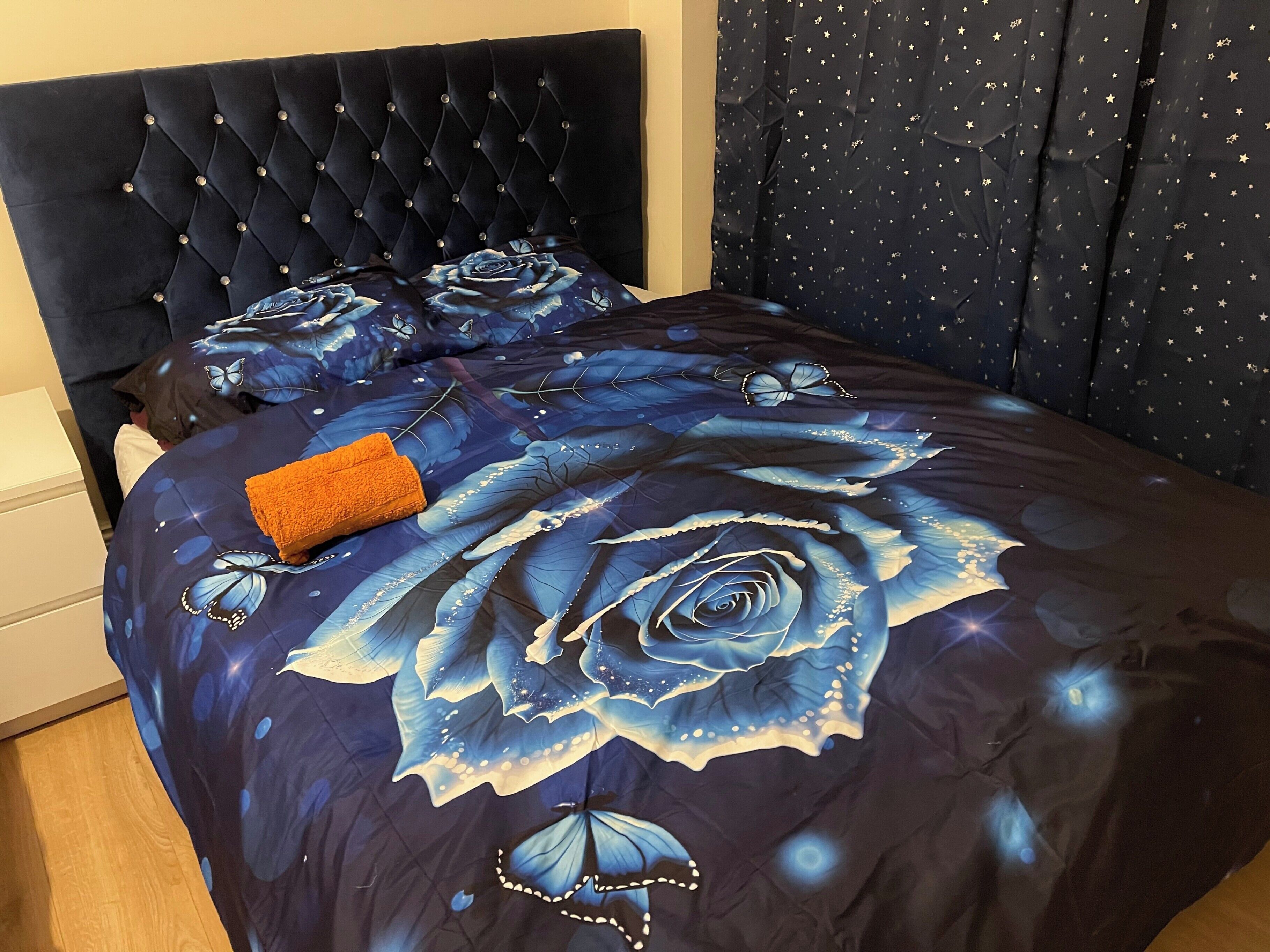 4 bedrooms, iron/ironing board, WiFi, bed sheets