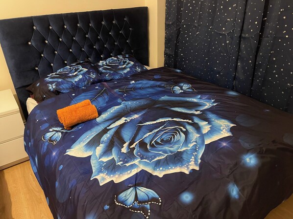 4 bedrooms, iron/ironing board, WiFi, bed sheets