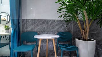 Deluxe Room | Desk, free WiFi