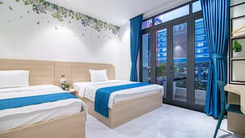 Deluxe Twin Room | Desk, free WiFi