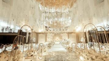 زفاف داخل الفندق