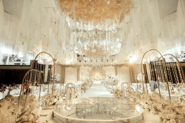 Indoor wedding - Fairyland International Hotel (Xiantao)
