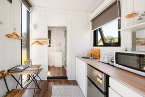 Fridge, microwave, stovetop, coffee/tea maker - Stone Cabin by Tiny Away (Huiroa)