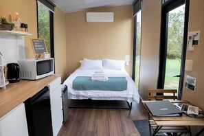 1 bedroom, bed sheets