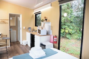 1 bedroom, bed sheets
