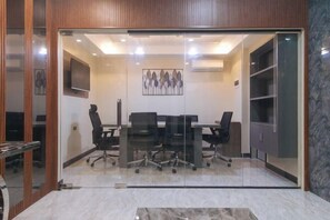 Meeting facility - RedDoorz Plus @ Bez Tower and Residences San Juan (San Juan)