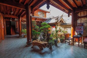 Ảnh chưa phân loại, 2 trong số 23 ảnh, nút