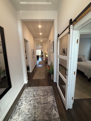 5 bedrooms, iron/ironing board, WiFi, bed sheets - Spacious 5 BR 3 BA house in lovely Justin with WiFi, AC, Garage, Tesla Charger (Northlake)