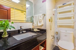 A modern bathroom with a black countertop, a sink, a mirror, a toilet, and a towel rack. - Zhongyouyuan Hotel (Beijing Niujie Metro Station Xuanwu Hospital Branch (Beijing)