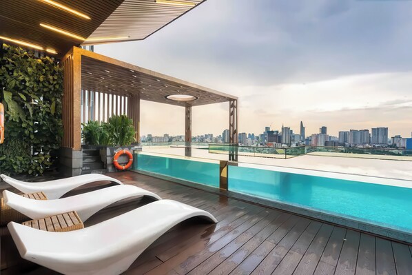 Outdoor pool, a heated pool