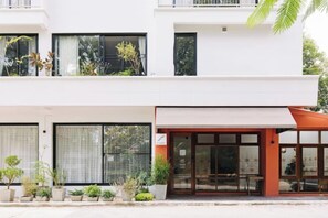 Unclassified image, 4 of 11, button - Chotana Bed (Chiang Mai)