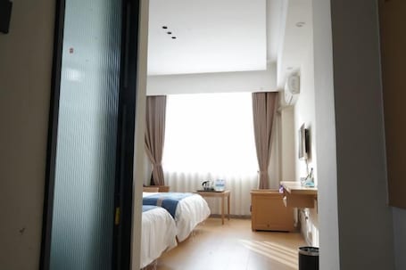 Room. Nanzhang Auspicious Sign Business Hotel