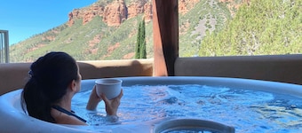 Stunning Views! Oak Creek Canyon's Zen Hideaway