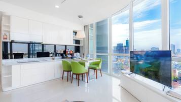Deluxe Apartment, 2 Bedrooms, Kitchen, City View | Private kitchen | Fridge, microwave, stovetop, rice cooker
