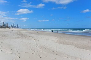 Beach nearby - Surfsong on Miami Beach (Miami)