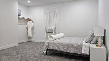 2 camere, una scrivania, ferro/asse da stiro, Wi-Fi gratuito