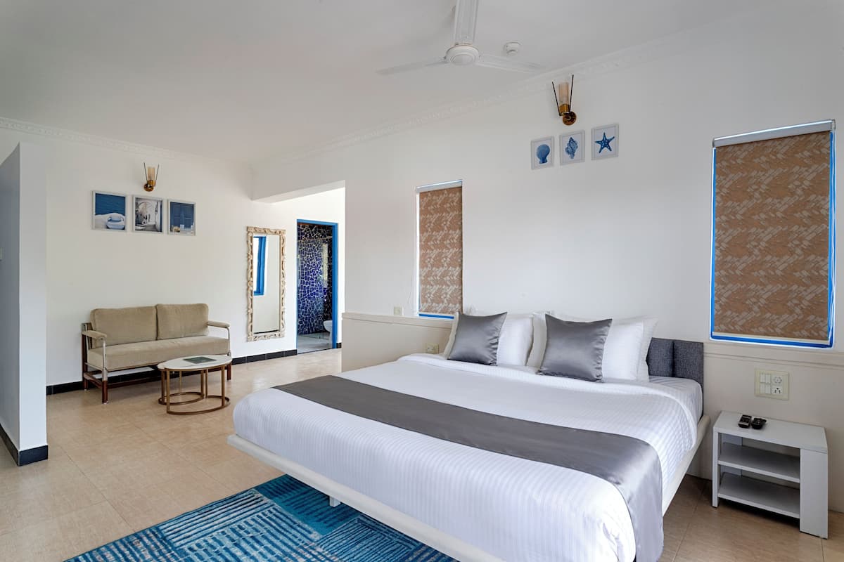 Double Room, City View | In-room safe, soundproofing, free WiFi, bed sheets