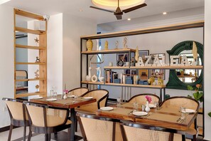 Breakfast area - Azalea By Stone Wood Carmona (Varca)
