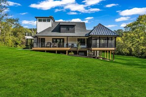 Exterior - Luxury Escape, Hot Tub, Fireplace, Espresso Bar (Ickesburg)