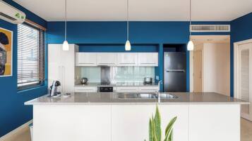 Superior Apartment, 2 Bedrooms, Kitchen, City View | Private kitchen | Fridge, microwave, stovetop, cookware/dishes/utensils