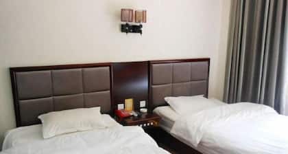 Kangding Dongsheng Business Hotel
