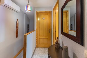 Interior - Country House 'Los 2 Yugos-Economica' with Mountain View, Wi-Fi and Air Conditioning (Navaluenga)