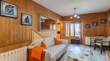 TV, fireplace, DVD player