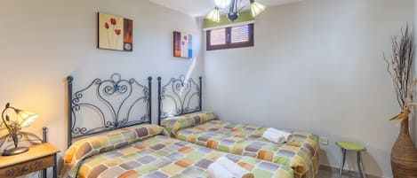 2 bedrooms, free WiFi, bed sheets