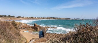 Holiday Home 'Maison 250m Plage - Grand Jardin' with Private Garden and Wi-Fi