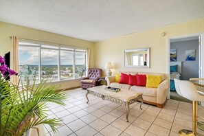 TV - Oceanfront Condo w/ Resort Perks in Myrtle Beach (Myrtle Beach)