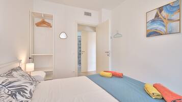 3 多间卧室、免费 WiFi、床单