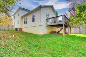 Property grounds - Warrenton Gem: Walk to Downtown! (Warrenton)