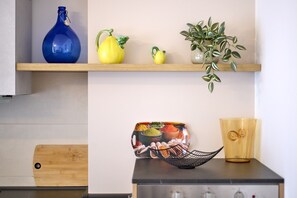 Interior - Apartment 'New Casa Augusto' with Shared Pool, Wi-Fi and Air Conditioning (Lazise)
