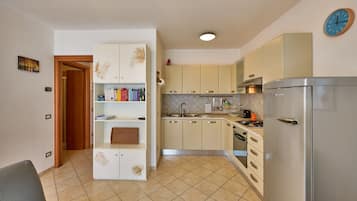 Kühlschrank, Ofen, Wasserkocher, Toaster